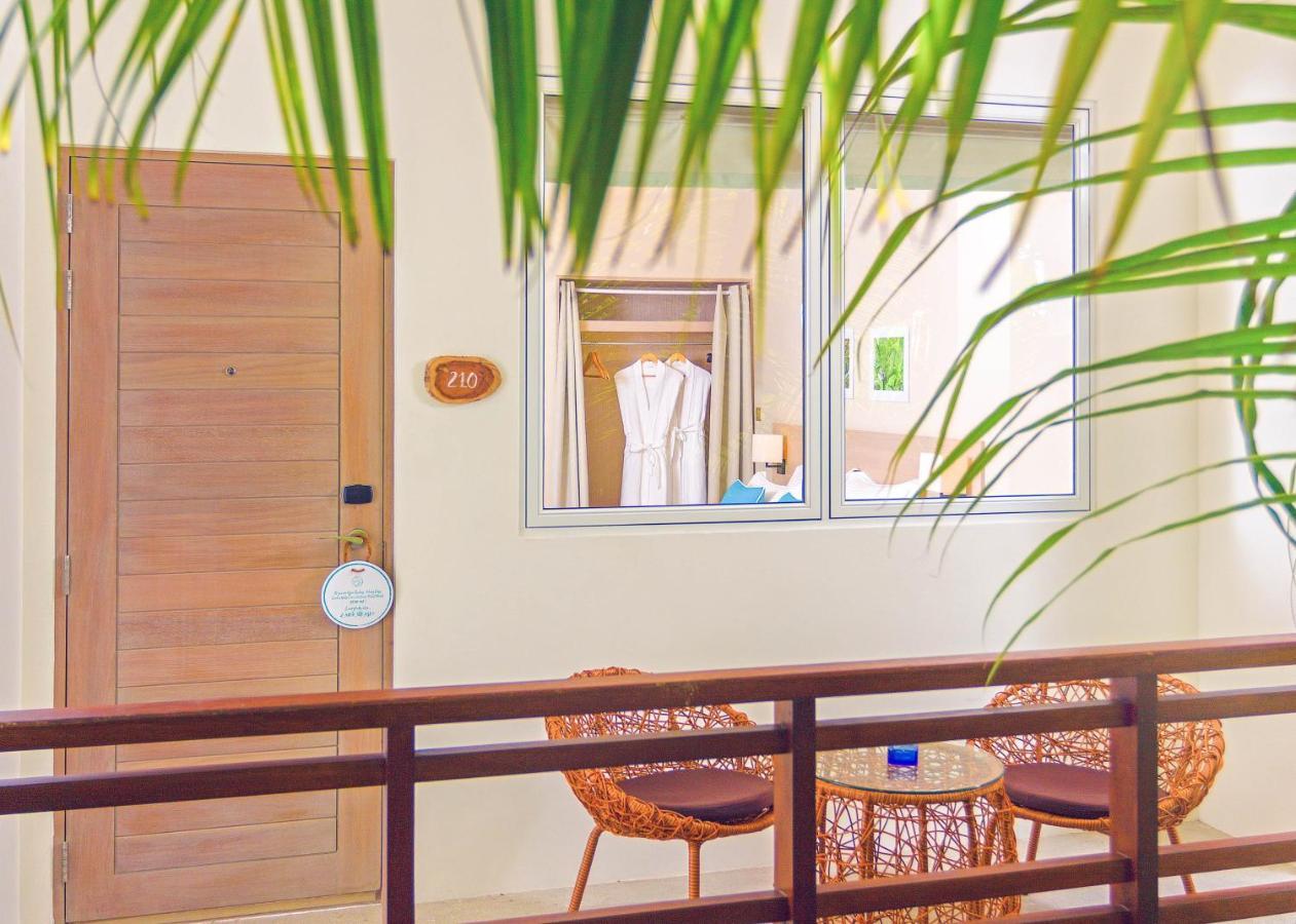Malahini Kuda Bandos Resort Hulhumale Esterno foto A room at the hotel