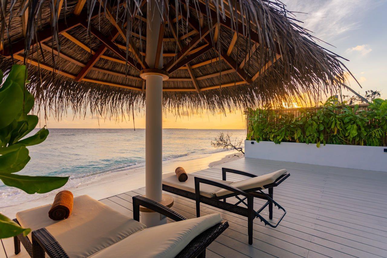 Malahini Kuda Bandos Resort Hulhumale Esterno foto Sunset at the beach