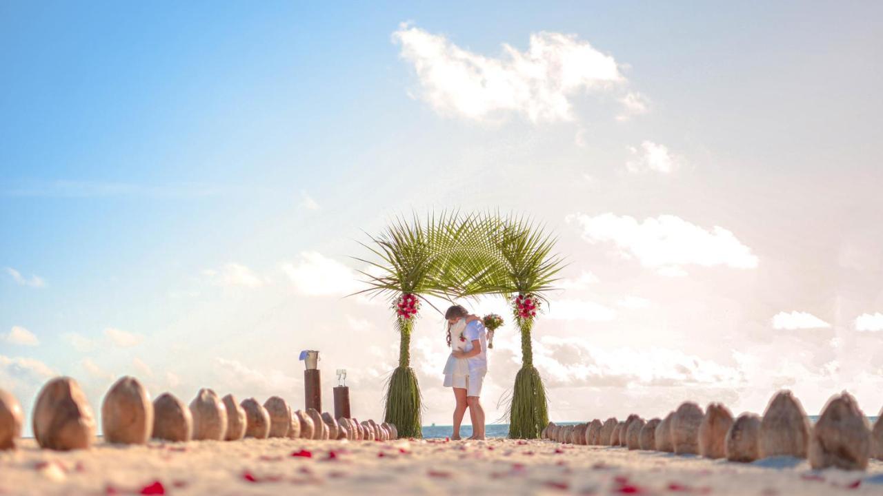 Malahini Kuda Bandos Resort Hulhumale Esterno foto A Jewish wedding in Cancun, Mexico