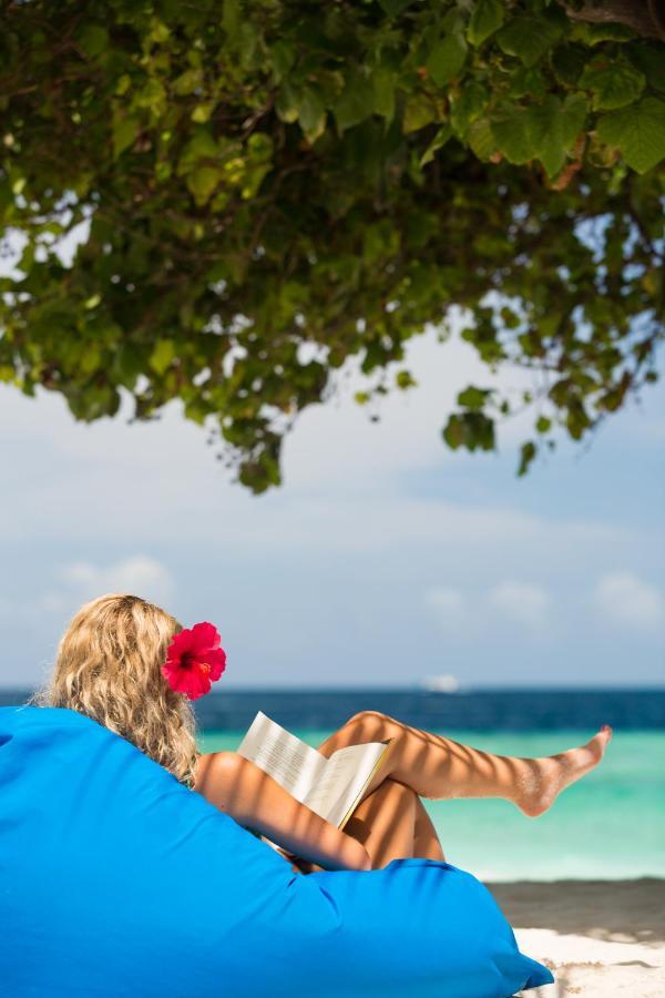 Malahini Kuda Bandos Resort Hulhumale Esterno foto A woman sunbathing on a beach