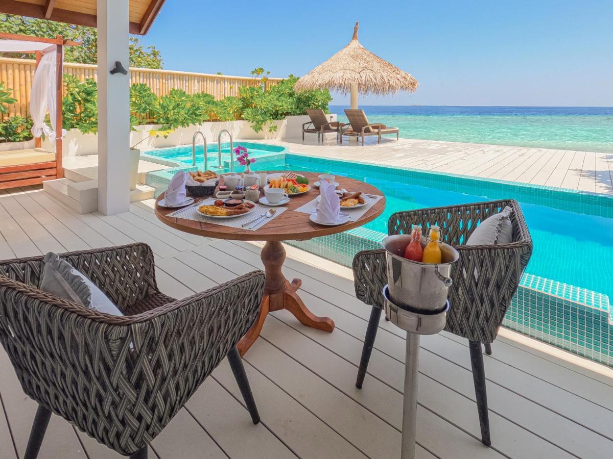 Malahini Kuda Bandos Resort Hulhumale Esterno foto A beach villa at the resort