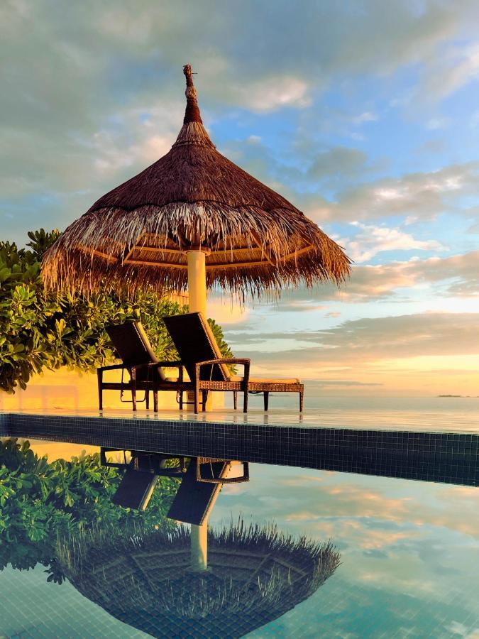 Malahini Kuda Bandos Resort Hulhumale Esterno foto Sunset at the beach