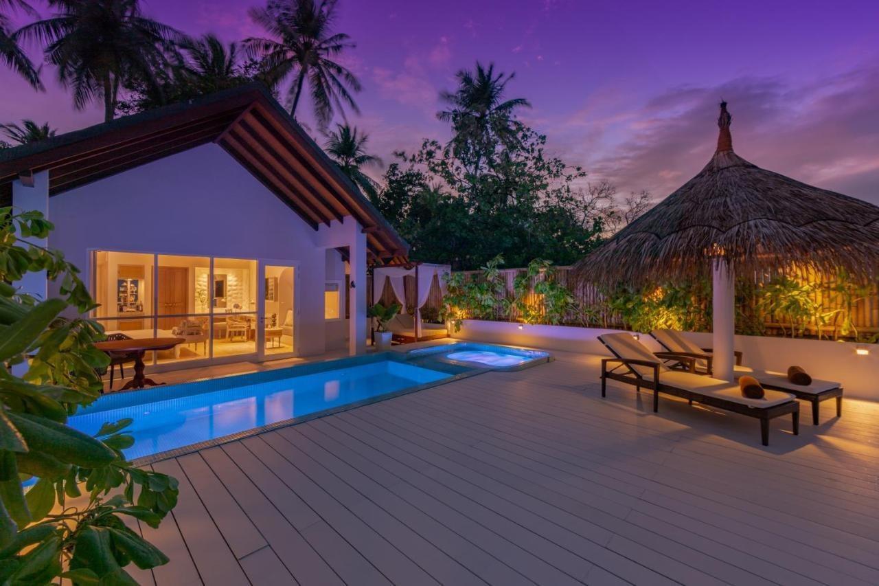 Malahini Kuda Bandos Resort Hulhumale Esterno foto A beach villa at the resort