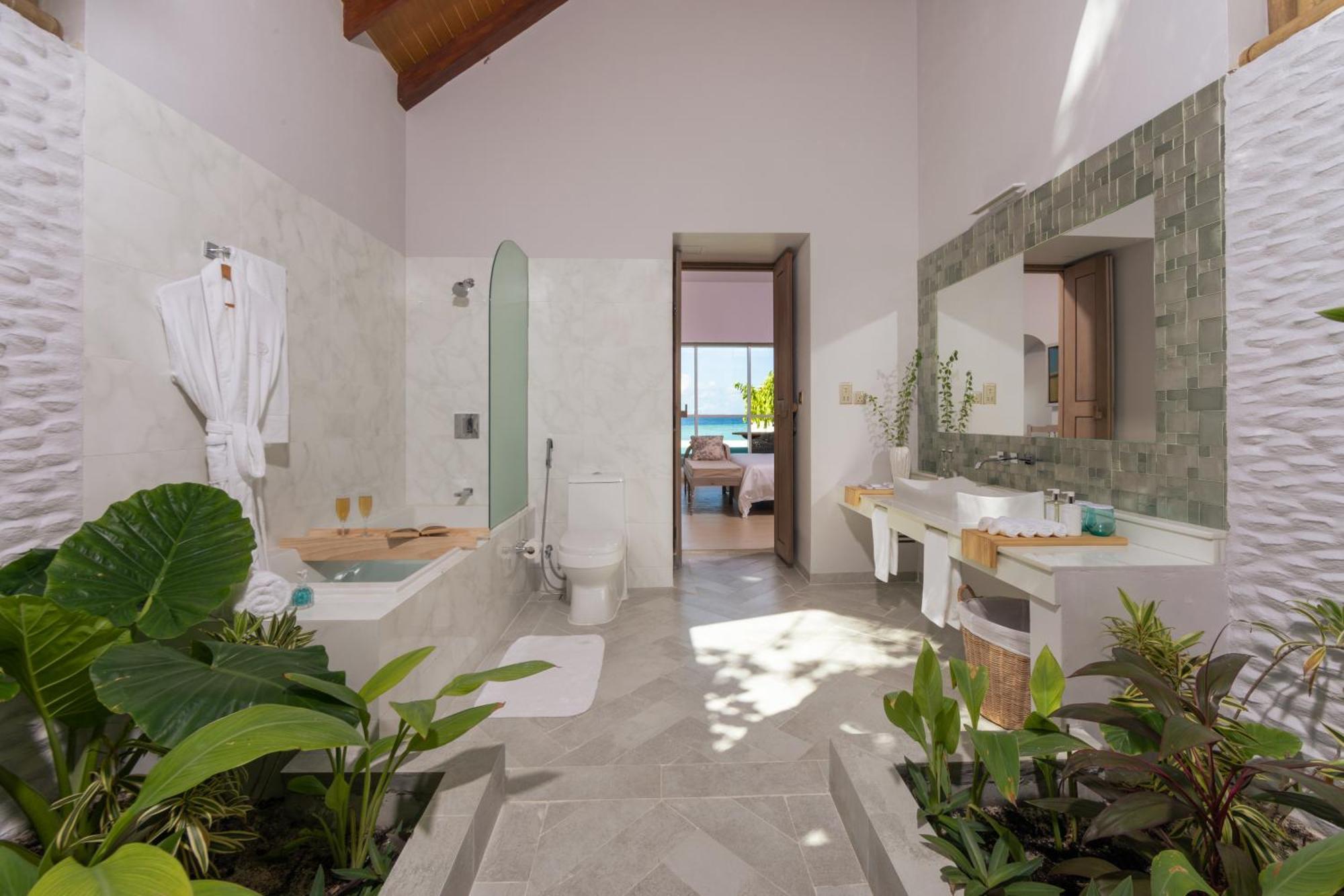 Malahini Kuda Bandos Resort Hulhumale Esterno foto Bathroom