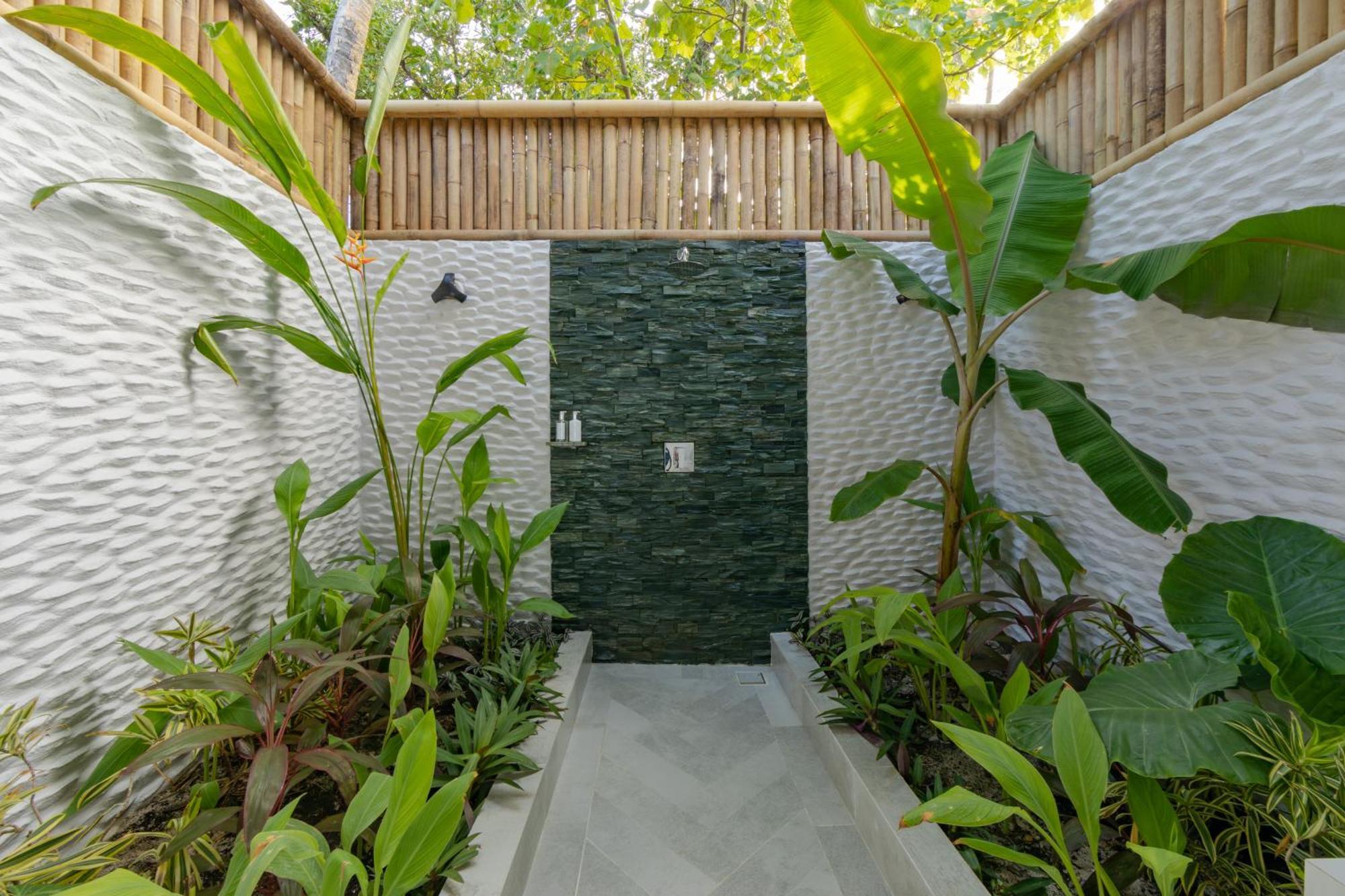 Malahini Kuda Bandos Resort Hulhumale Esterno foto Entrance to a villa at the resort