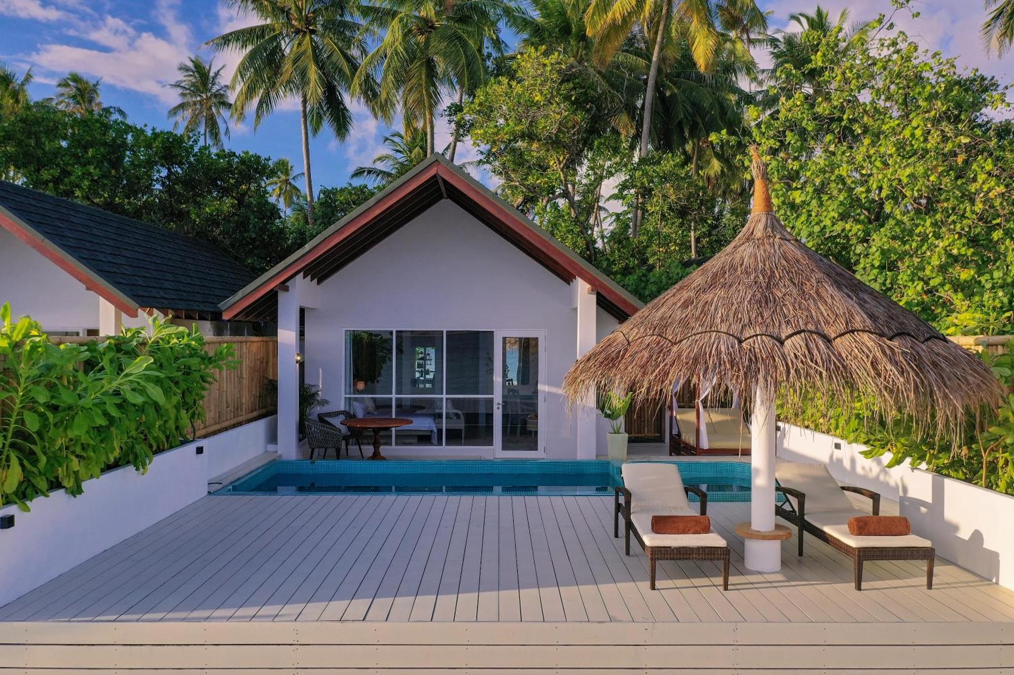 Malahini Kuda Bandos Resort Hulhumale Esterno foto A villa at the resort
