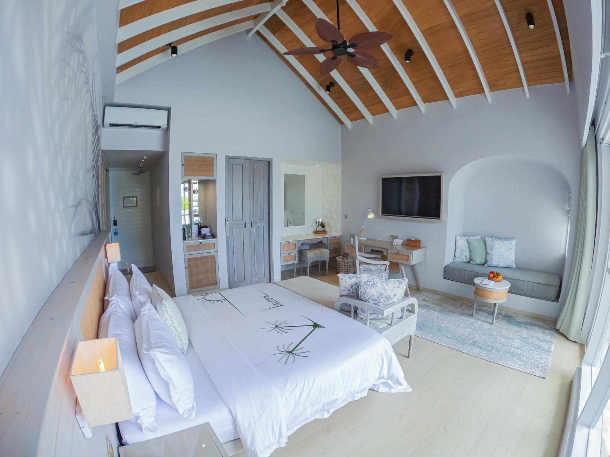 Malahini Kuda Bandos Resort Hulhumale Esterno foto A bedroom at the resort