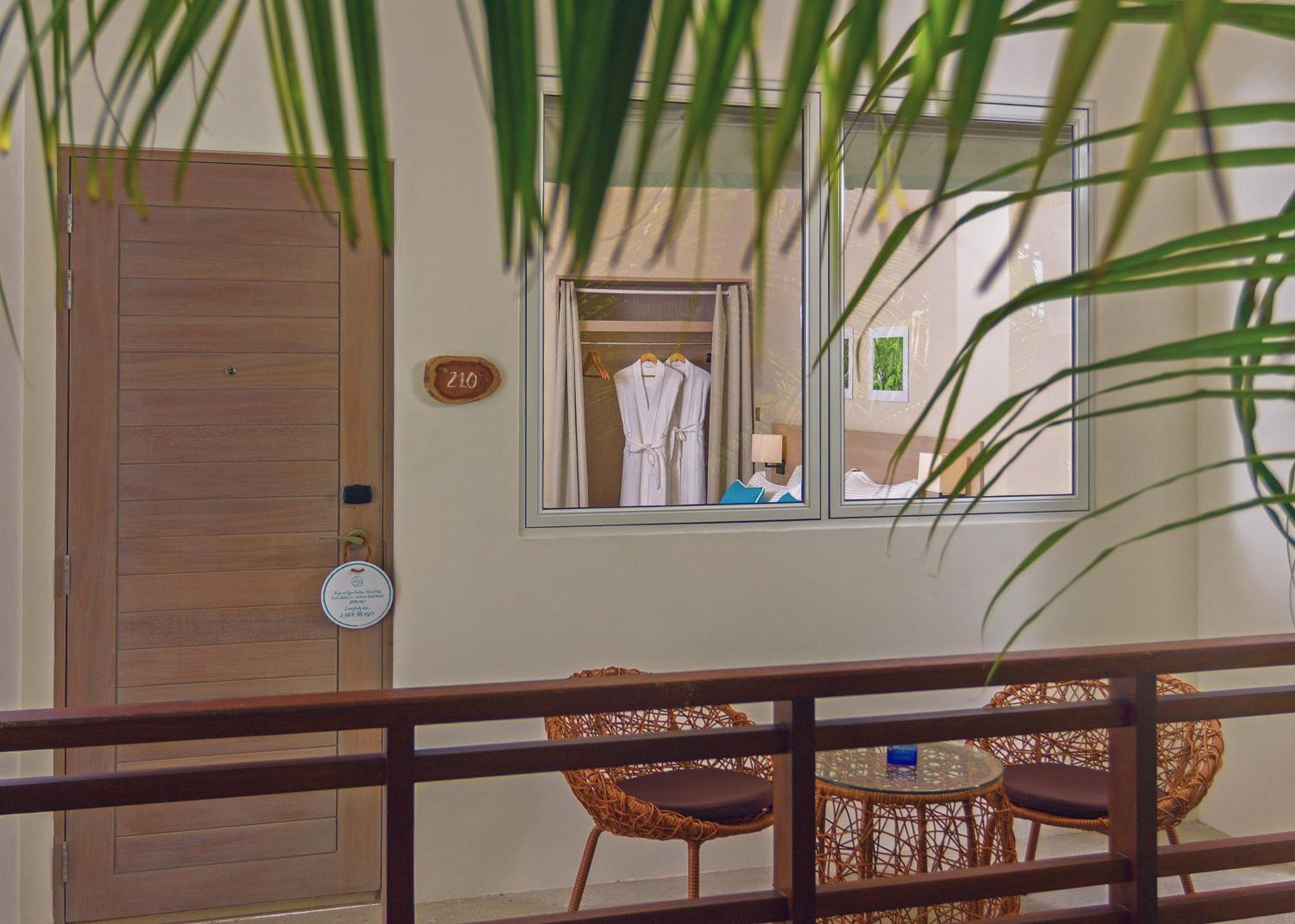 Malahini Kuda Bandos Resort Hulhumale Esterno foto A room at the hotel