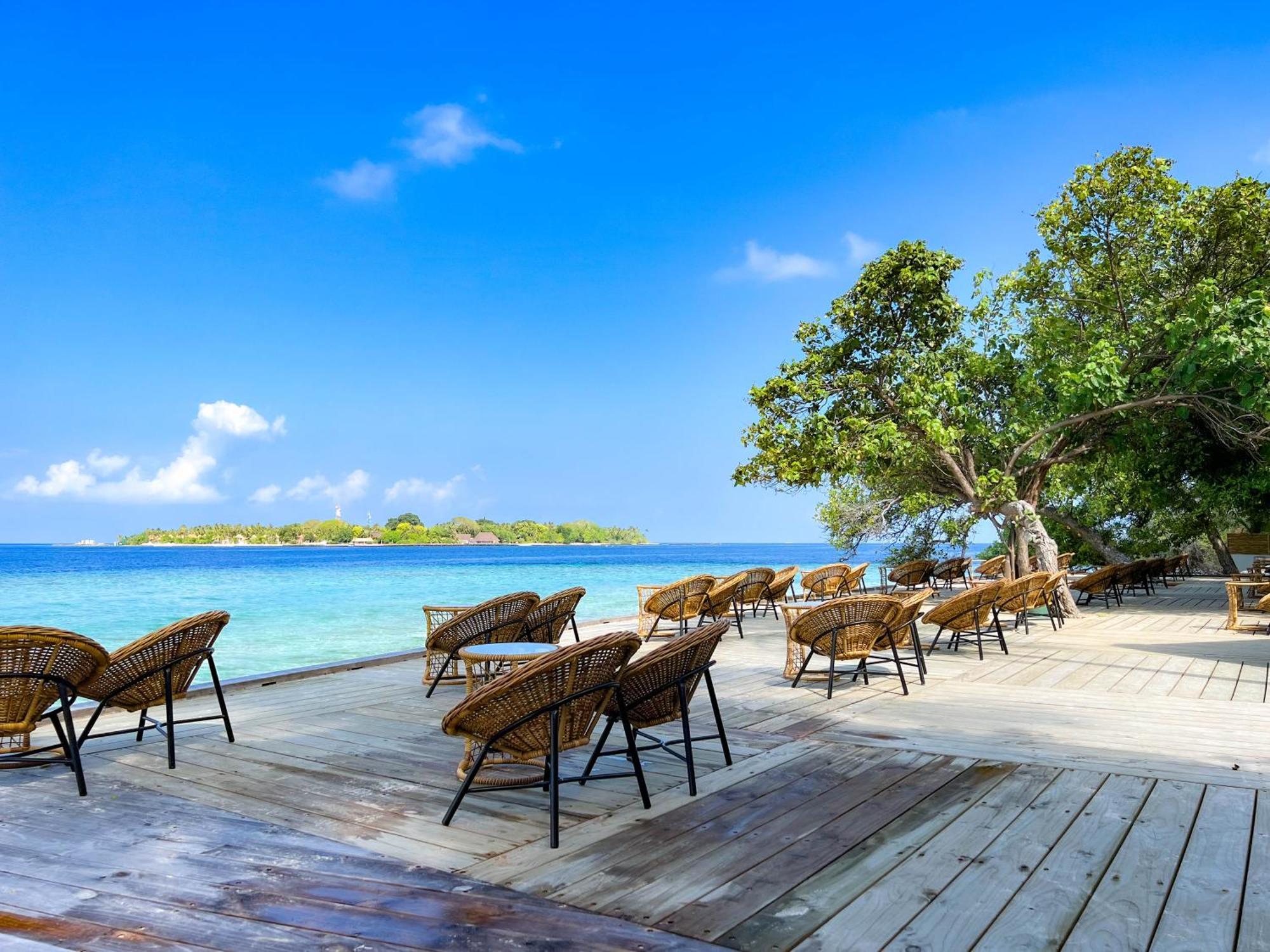 Malahini Kuda Bandos Resort Hulhumale Esterno foto View of the island from the resort